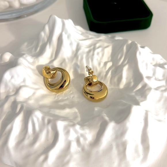 Round Earrings - Picture 1 of 10